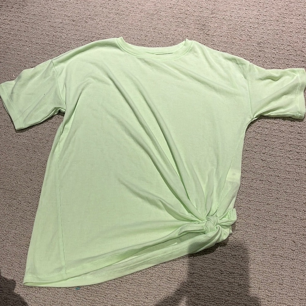 Knot tied shirt
